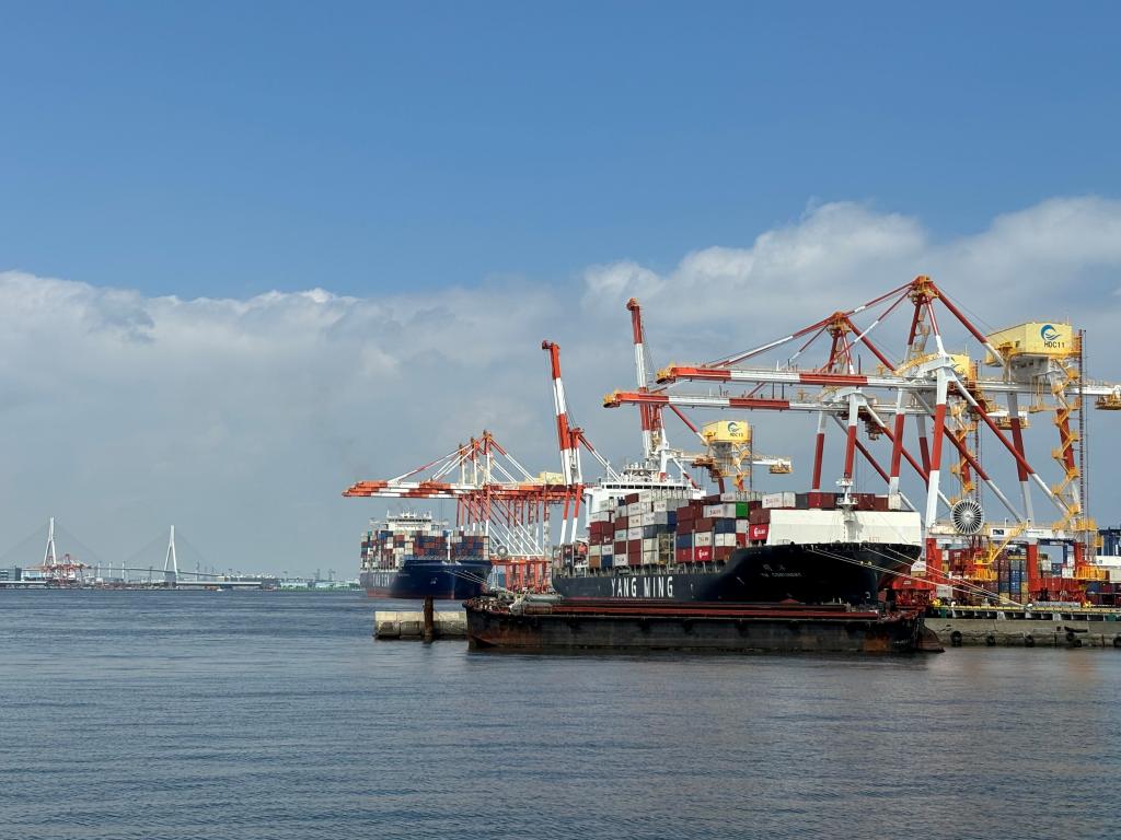 横浜港など国際貿易に優位な立地環境がそろうことも神奈川に企業を引きつける要因の一つ