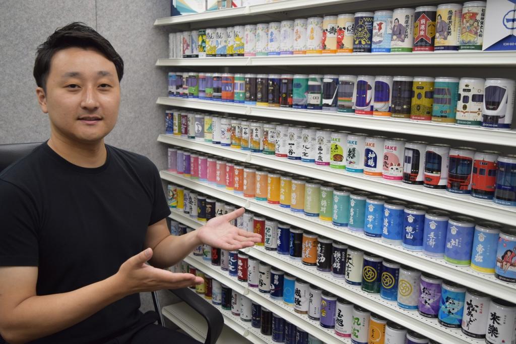 Ａｇｎａｖｉの玄成秀社長は１合缶入りの日本酒「ＩＣＨＩ－ＧＯ－ＣＡＮ」の製造販売事業を手がけ、これまで販売した銘柄は１７０種以上